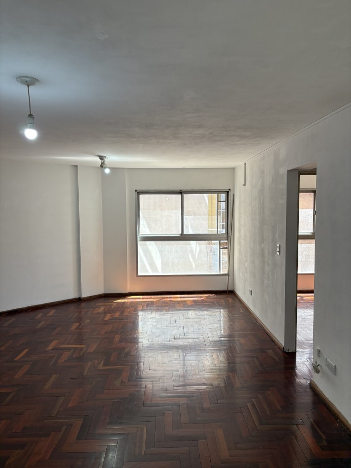 Se alquila amplio Dpto sobre Poeta Lugones