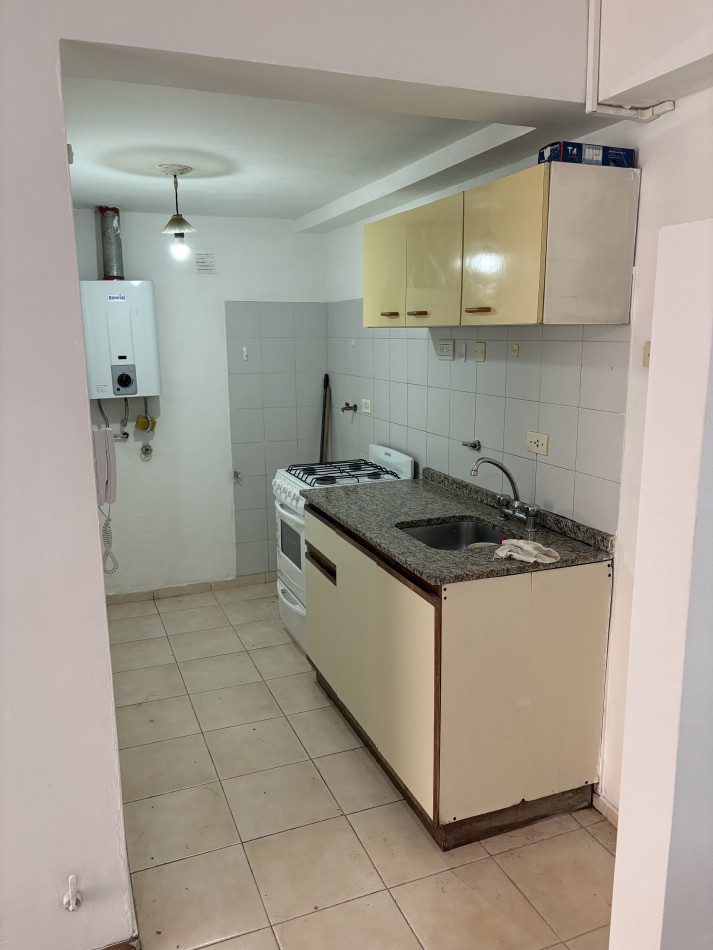 Se alquila amplio Dpto sobre Poeta Lugones