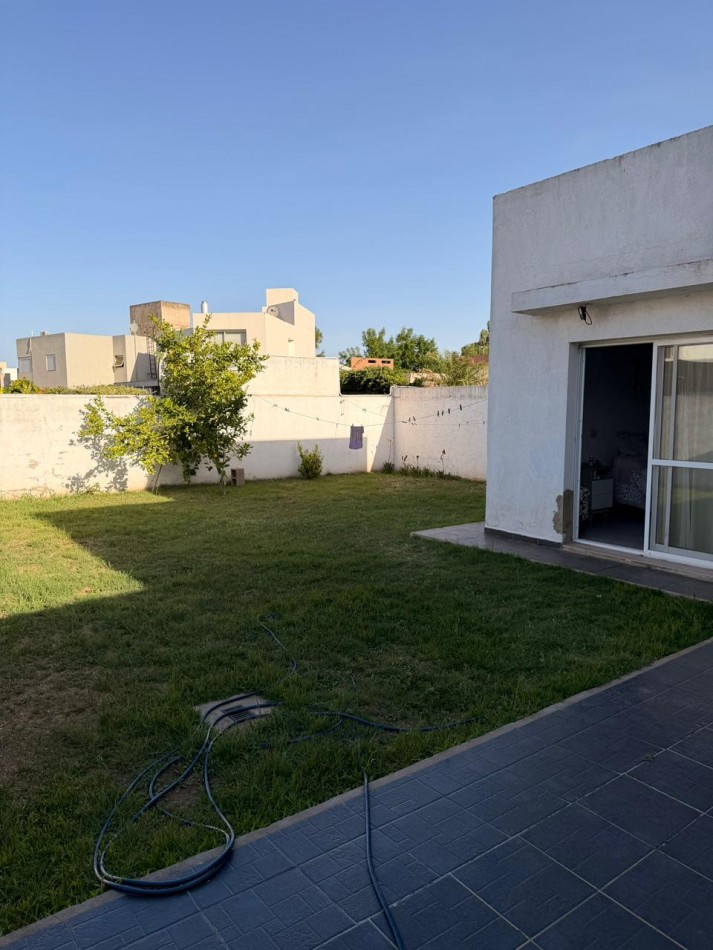 Se vende hermosa casa en Claros del Bosque