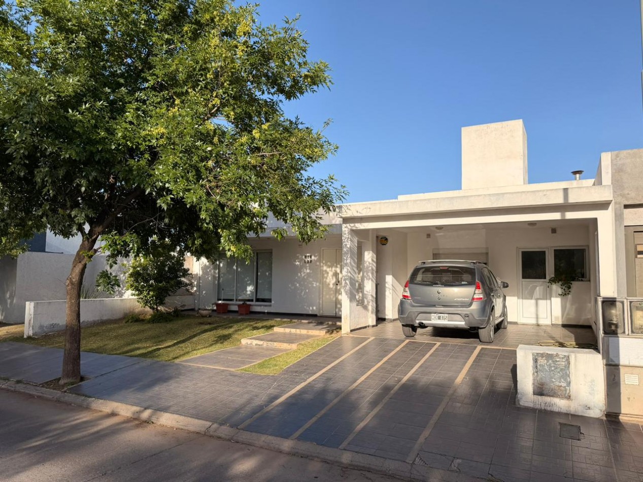 Se vende hermosa casa en Claros del Bosque