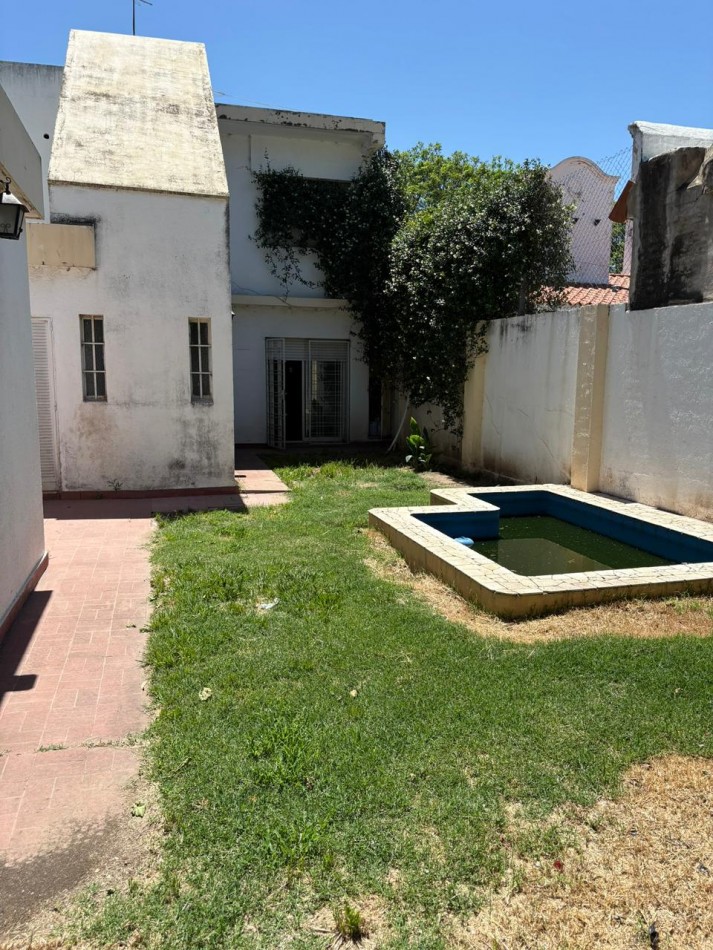 Se vende amplia casa en Tablada Park