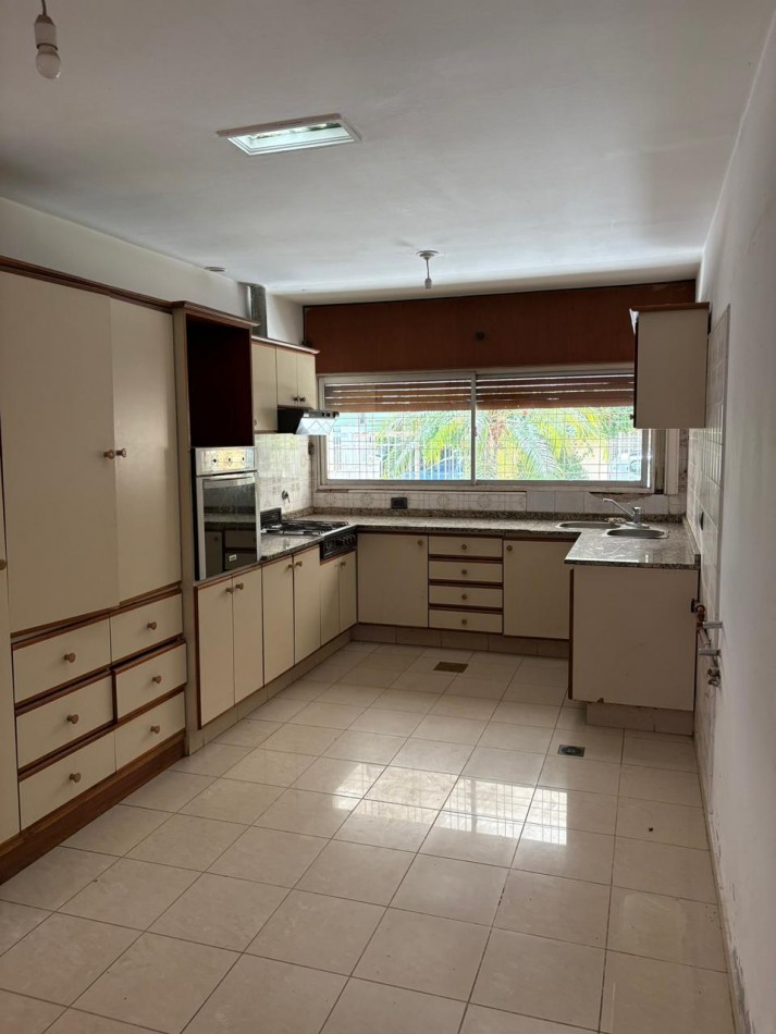 Se vende amplia casa en Tablada Park