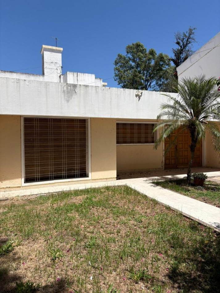 Se vende amplia casa en Tablada Park