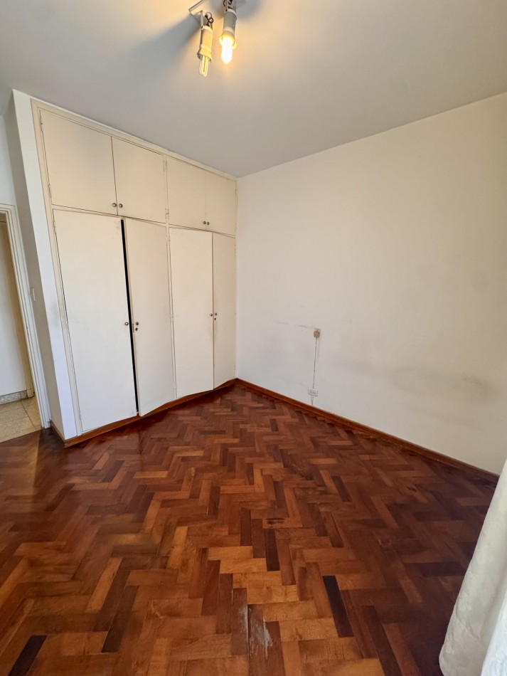 Se vende amplio departamento en calle General Paz