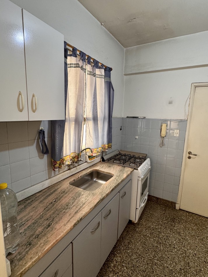 Se vende amplio departamento en calle General Paz