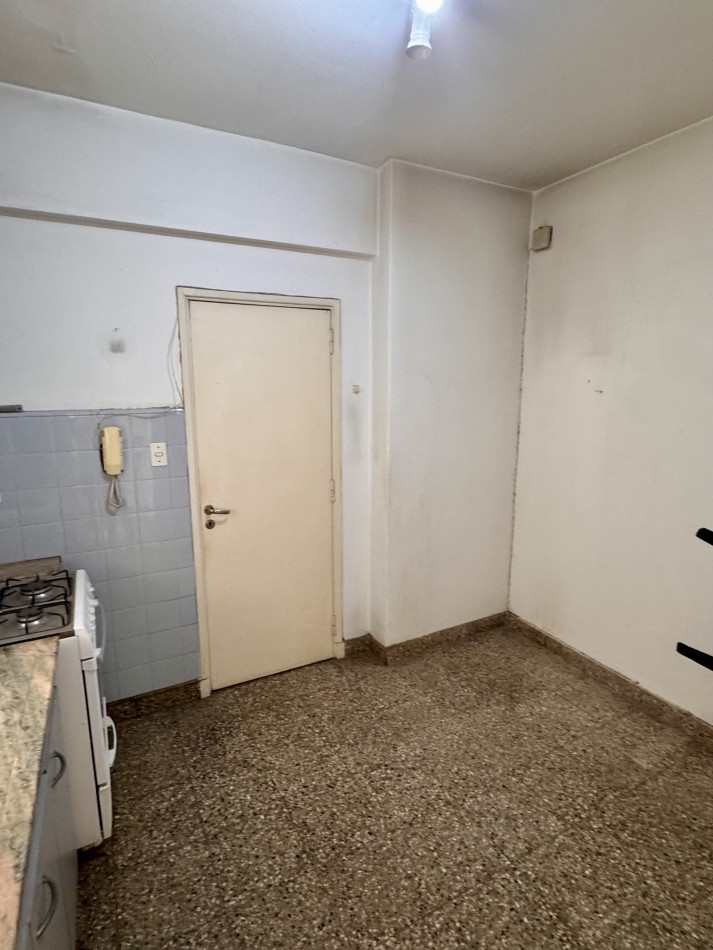 Se vende amplio departamento en calle General Paz