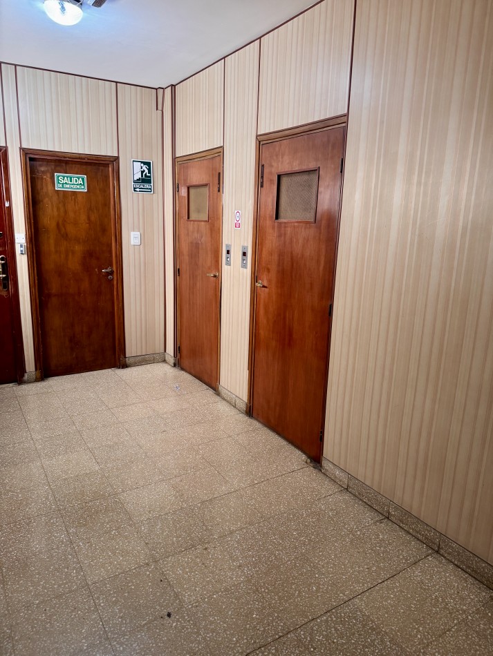 Se vende amplio departamento en calle General Paz