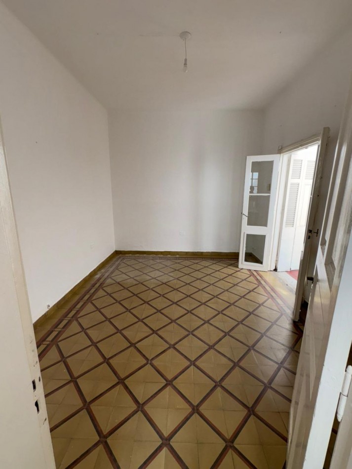 Se alquila Amplia casa Apto Comercio