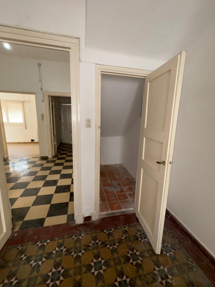 Se alquila Amplia casa Apto Comercio