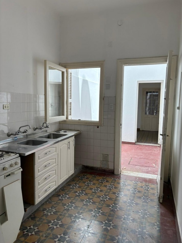 Se alquila Amplia casa Apto Comercio