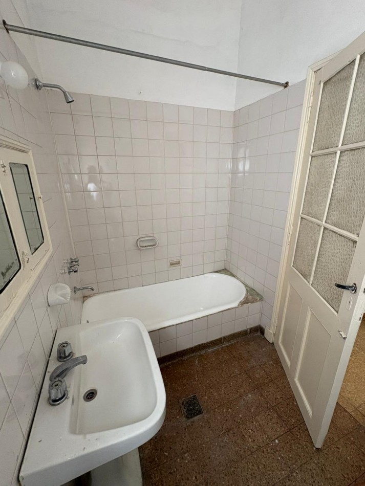 Se alquila Amplia casa Apto Comercio