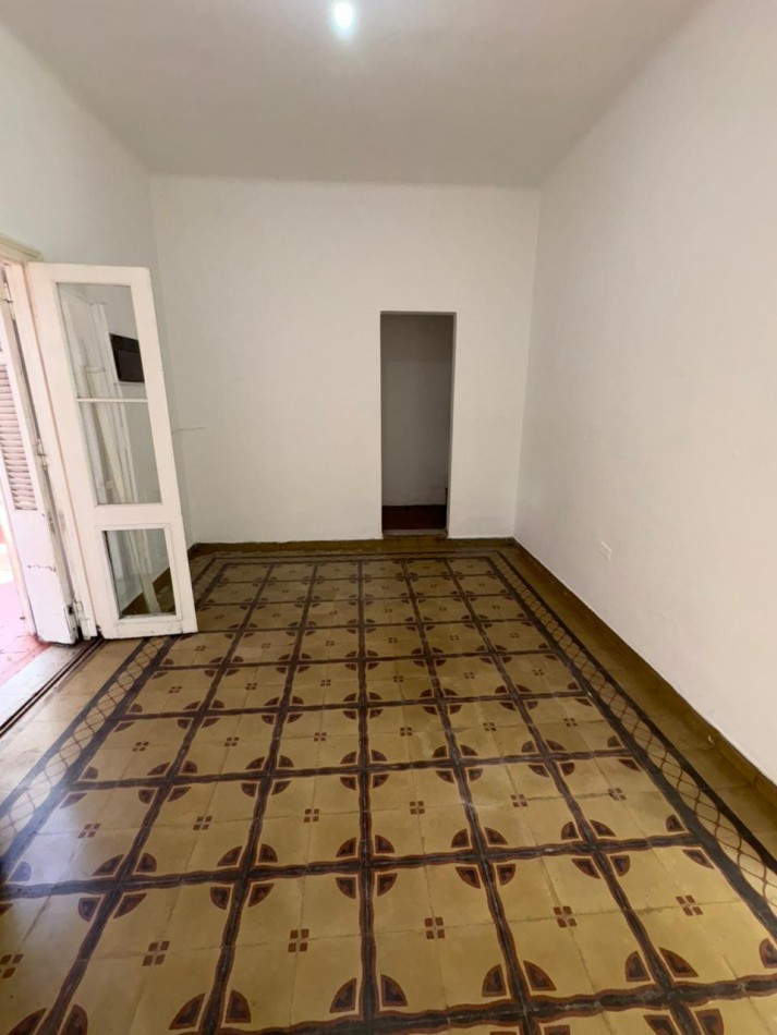 Se alquila Amplia casa Apto Comercio