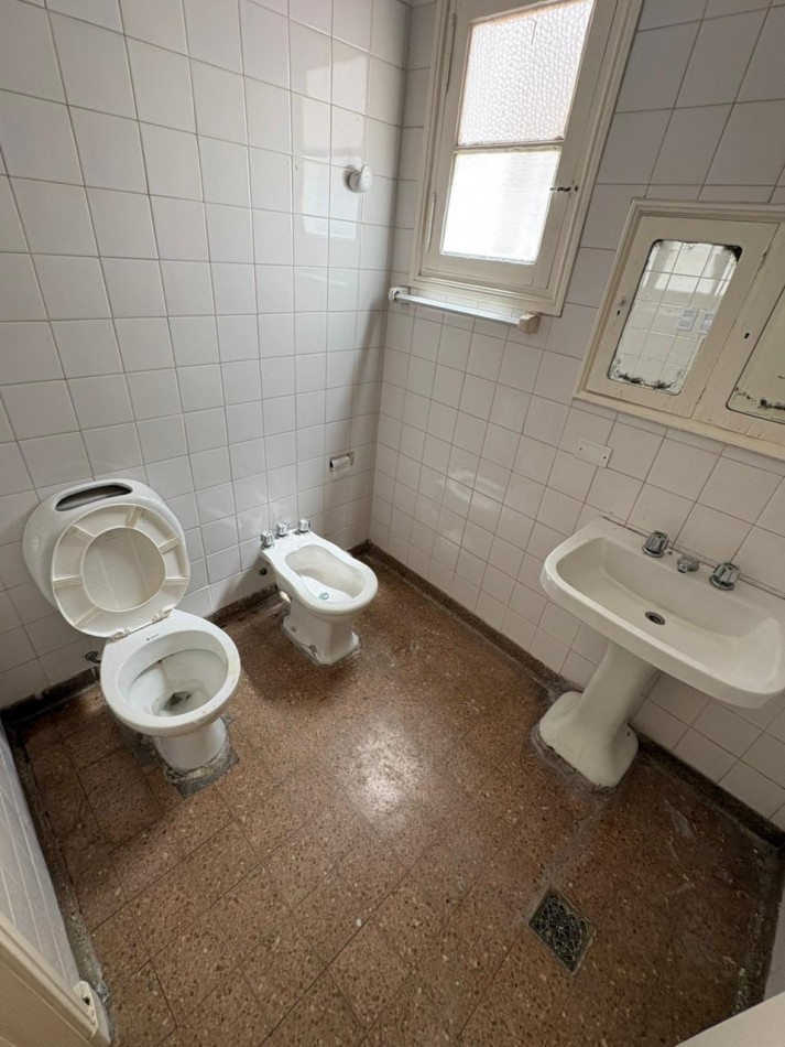 Se alquila Amplia casa Apto Comercio