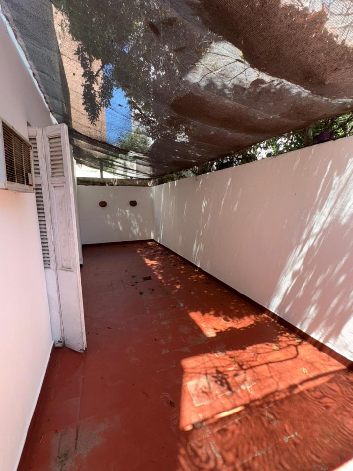 Se alquila Amplia casa Apto Comercio