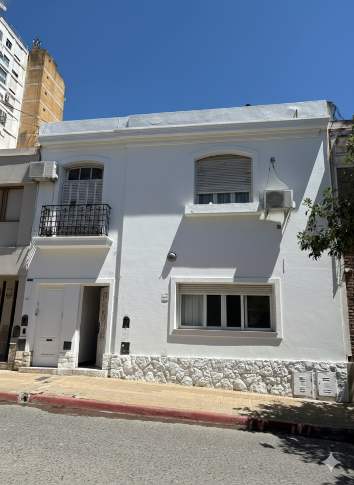 Se alquila Amplia casa Apto Comercio