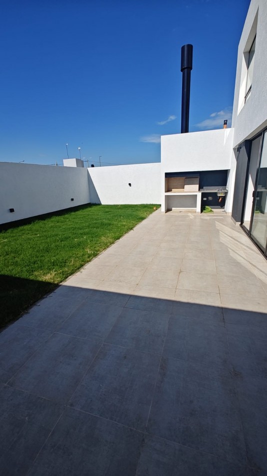 Casa con dormitorio en planta baja en Rincones de Manantiales