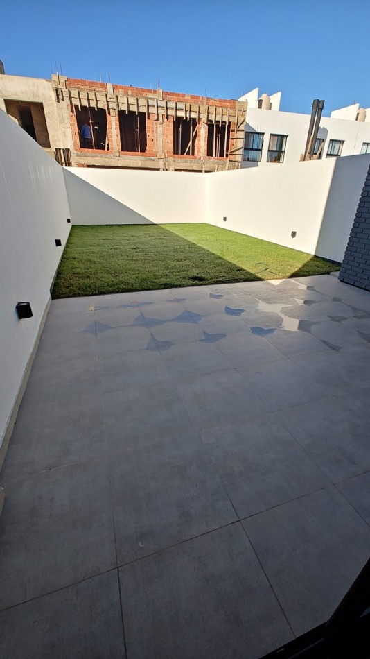 Se vende hermoso Duplex Campo Chico