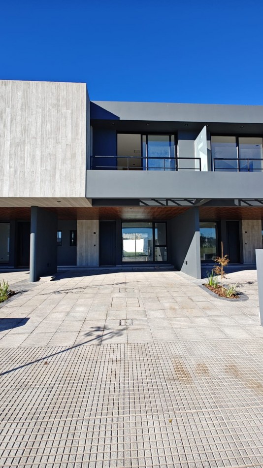 Se vende hermoso Duplex Campo Chico