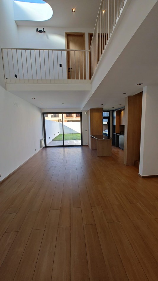 Se vende hermoso Duplex Campo Chico