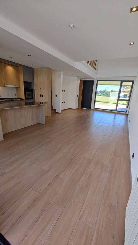 Se vende hermoso Duplex Campo Chico