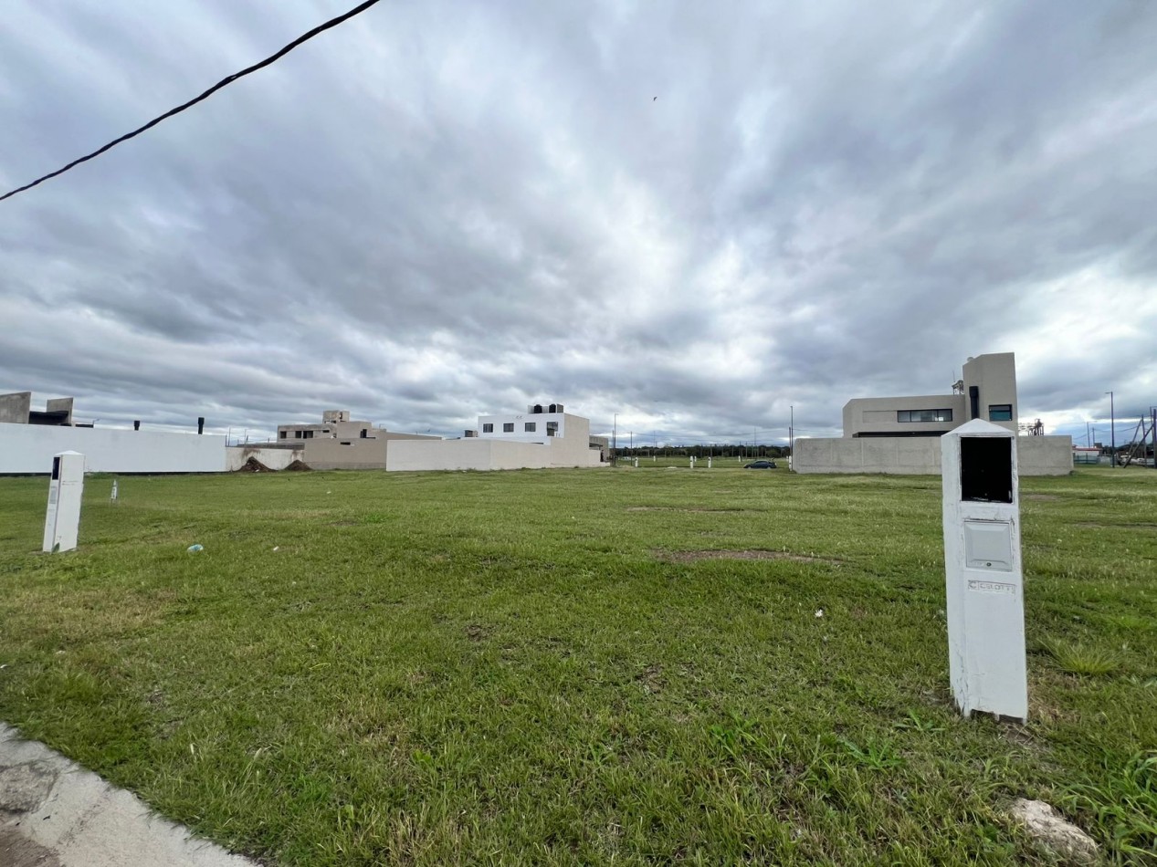 Se vende terreno en Barrio Docta