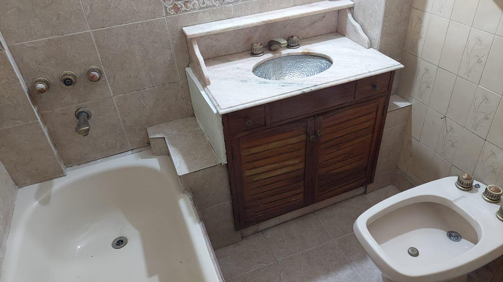 Departamento en alquiler de 3 dormitorios - 150 m² - Centro - Balcon al frente