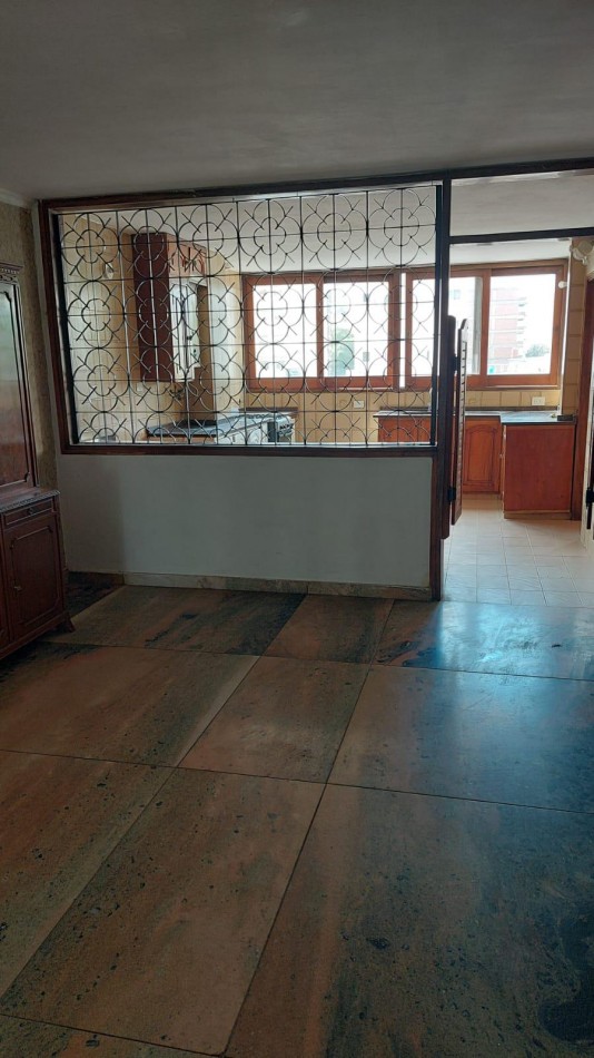 Departamento en alquiler de 3 dormitorios - 150 m² - Centro - Balcon al frente