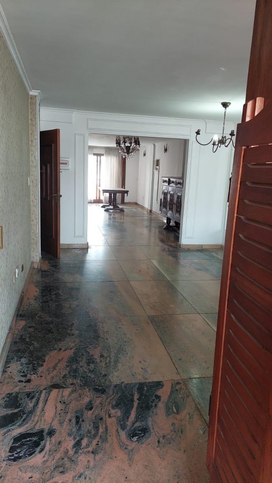 Departamento en alquiler de 3 dormitorios - 150 m² - Centro - Balcon al frente