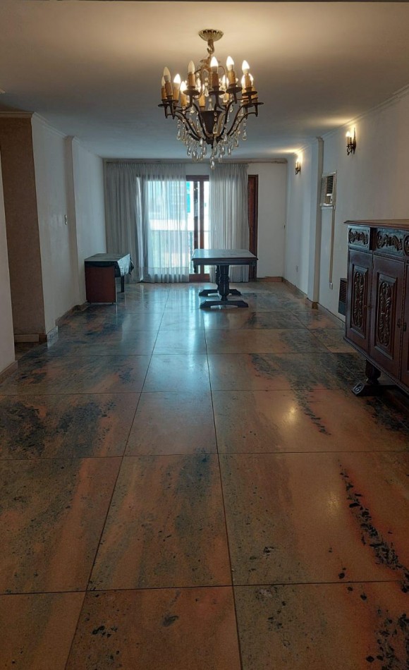Departamento en alquiler de 3 dormitorios - 150 m² - Centro - Balcon al frente