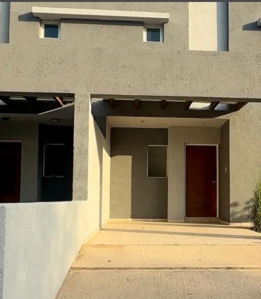 SE VENDE HERMOSO DUPLEX TRES DORMITORIOS ZONA NORTE