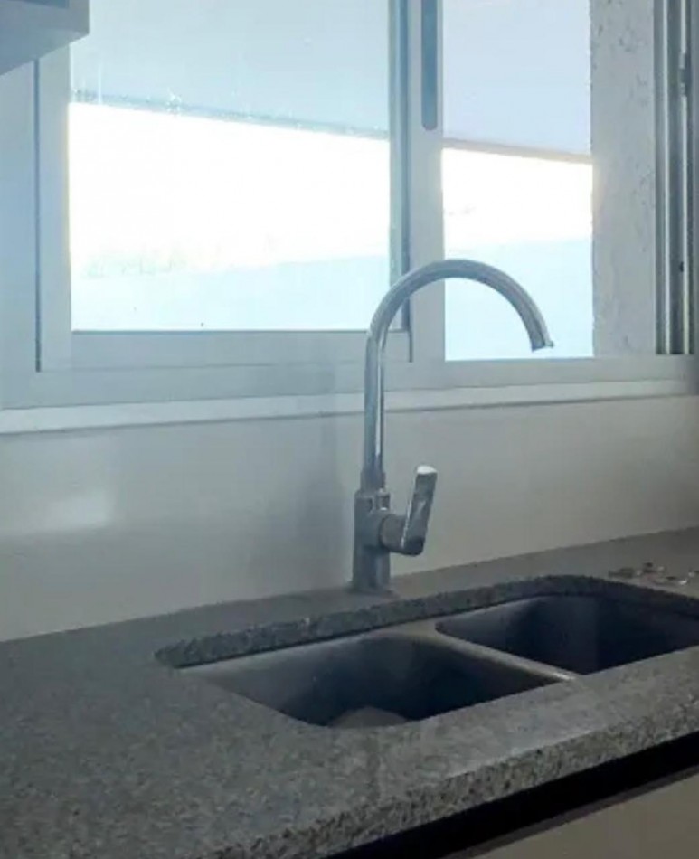SE VENDE HERMOSO DUPLEX TRES DORMITORIOS ZONA NORTE