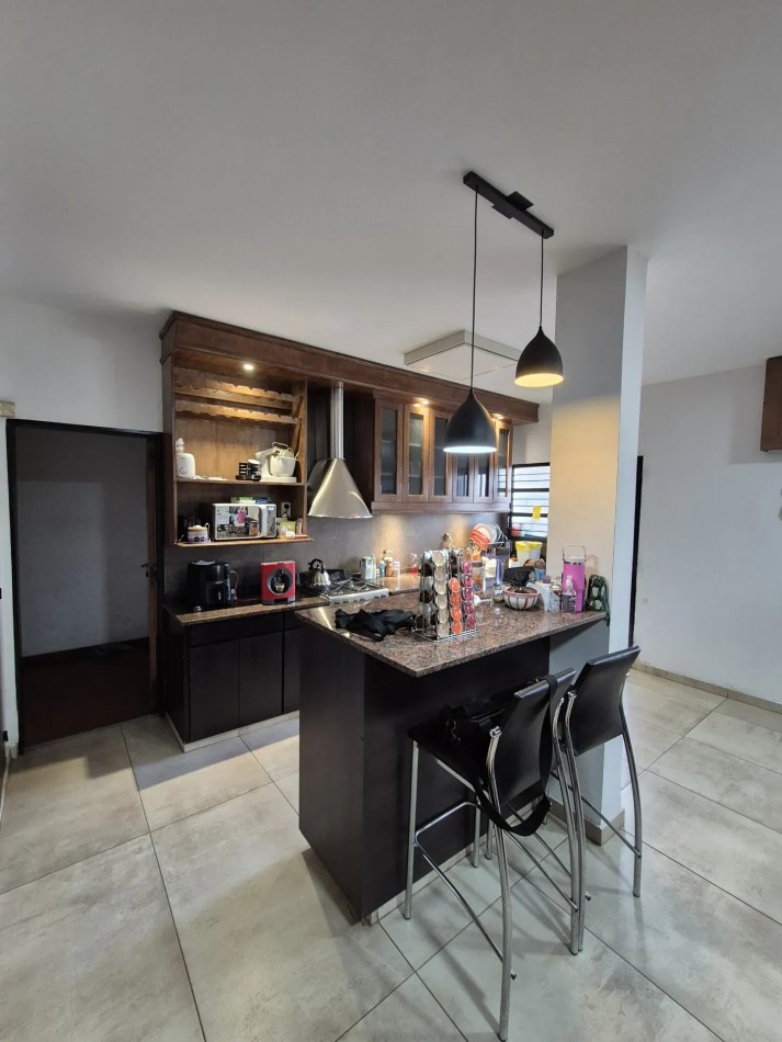 Oportunidad! Venta ! Importante Casa De 4 Dormitorios Barrio Maipu 2 Seccion!