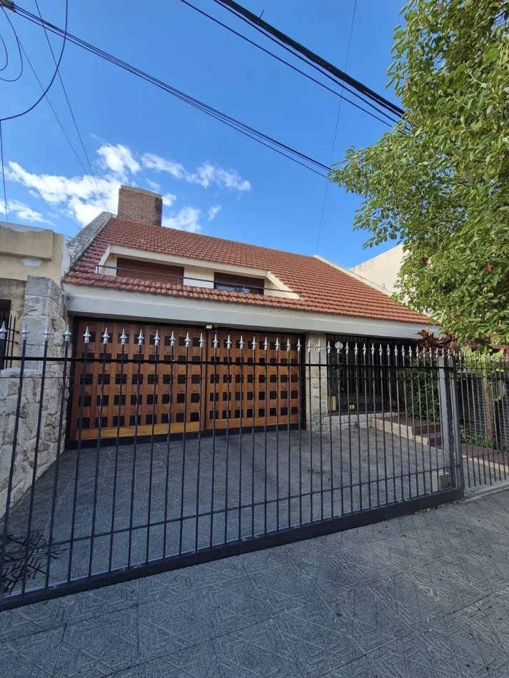 Oportunidad! Venta ! Importante Casa De 4 Dormitorios Barrio Maipu 2 Seccion!