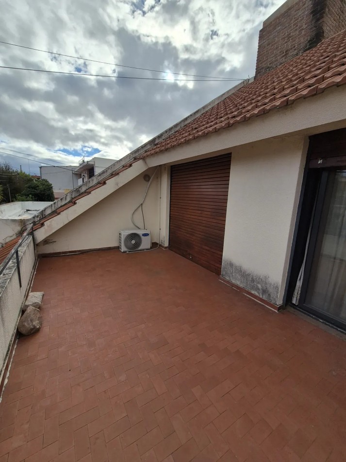 Oportunidad! Venta ! Importante Casa De 4 Dormitorios Barrio Maipu 2 Seccion!