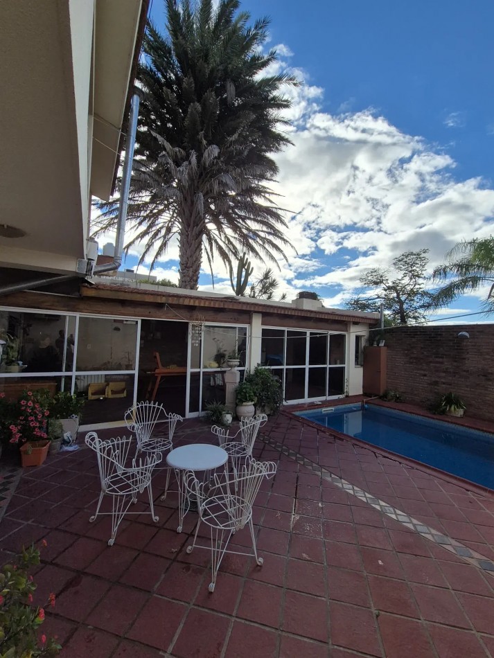 Oportunidad! Venta ! Importante Casa De 4 Dormitorios Barrio Maipu 2 Seccion!