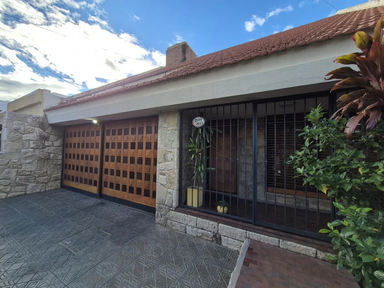 Oportunidad! Venta ! Importante Casa De 4 Dormitorios Barrio Maipu 2 Seccion!
