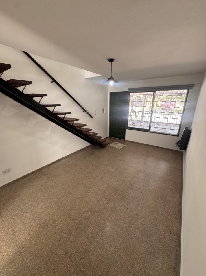 Se alquila hermoso duplex en calle Rio negro