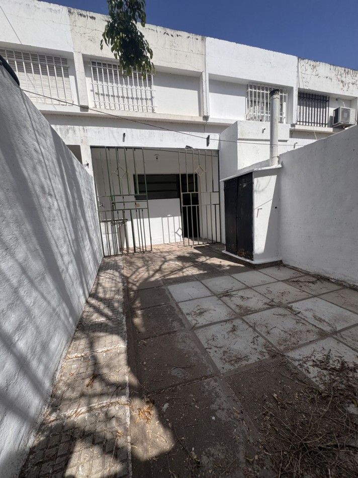 Se alquila hermoso duplex en calle Rio negro