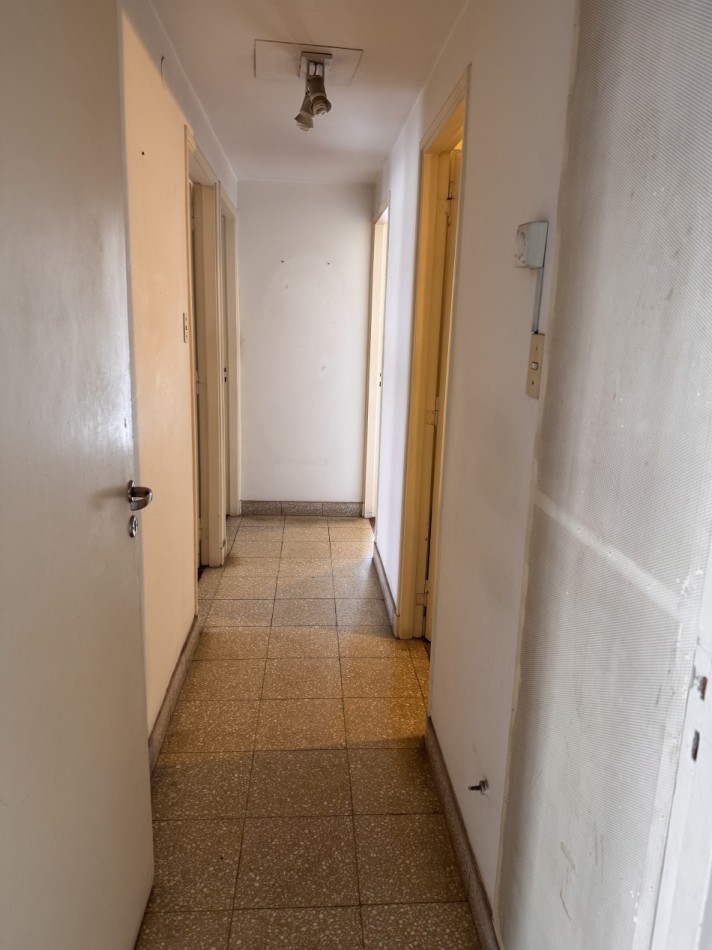 Se vende amplio departamento en calle General Paz