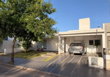 Se vende hermosa casa en Claros del Bosque