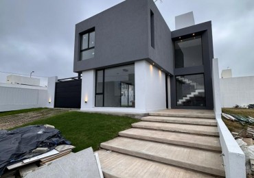 Casa en venta en Barrio Rincones de Manantiales